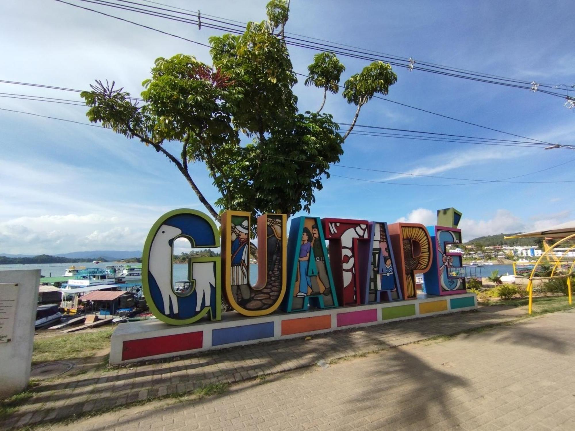 Aptos Plaza Principal, Con Y Sin Vista Al Embalse, Frente Autobus, A 8 Minutos De La Piedra Del Penol, Todo Cerca!!! Guatapé Eksteriør bilde